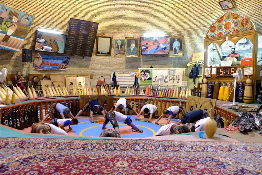 Entrainement de Varzesh-e Pahlavani dans une Zurkhaneh à Yazd - Iran