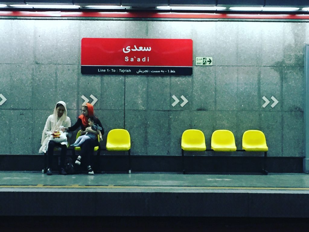 Dans le métro à Téhéran