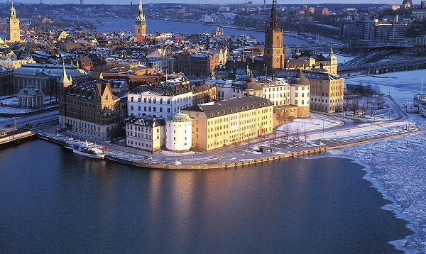 La vieille ville de Stockholm, aux rues étroites et maisons pittoresques